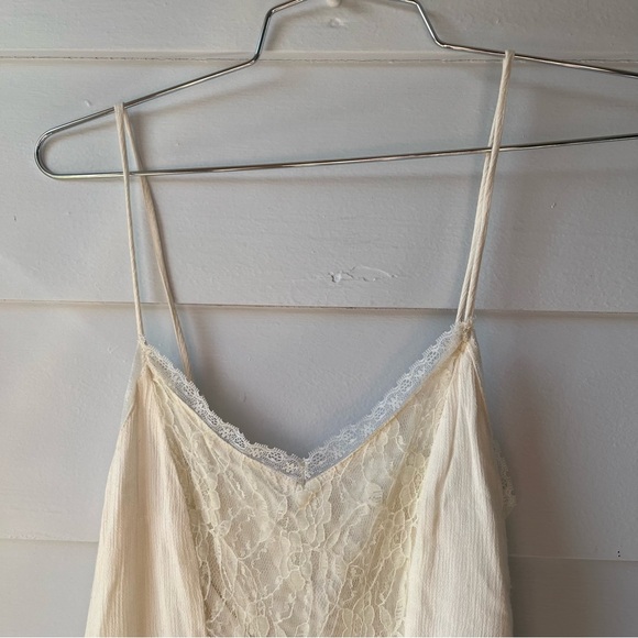 Abercrombie & Fitch Cream Lace Romper - Picture 2 of 10